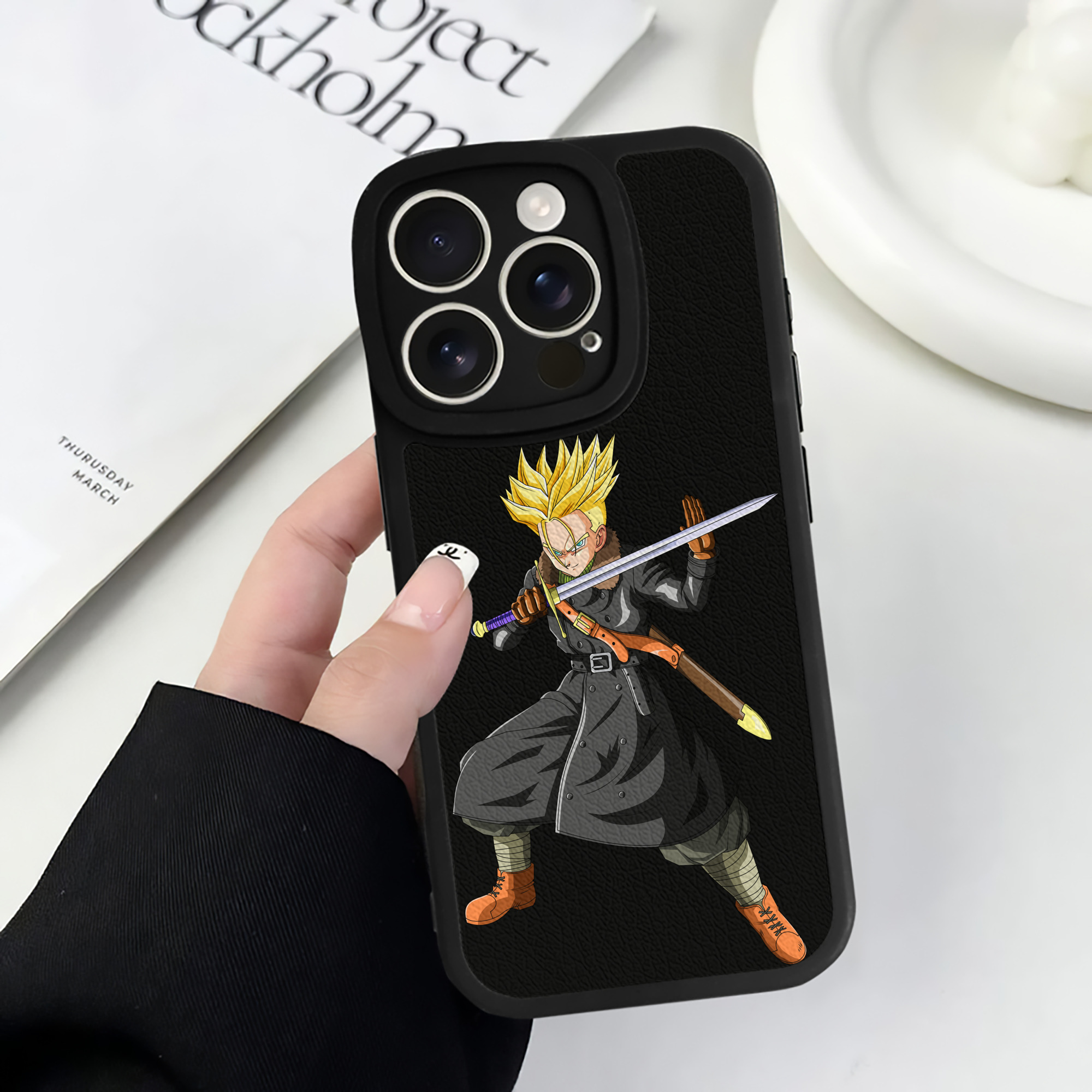 （画像用） ドラゴンボール トランクス（Torankusu）DRAGON BALL Trunks 【iPhone 16シリーズ対応】シリコンスマホケース（レザー調） 材質：シリコン